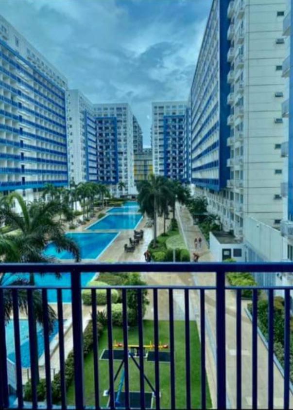 Yhanz Z Sea Residences Pasay Exterior photo
