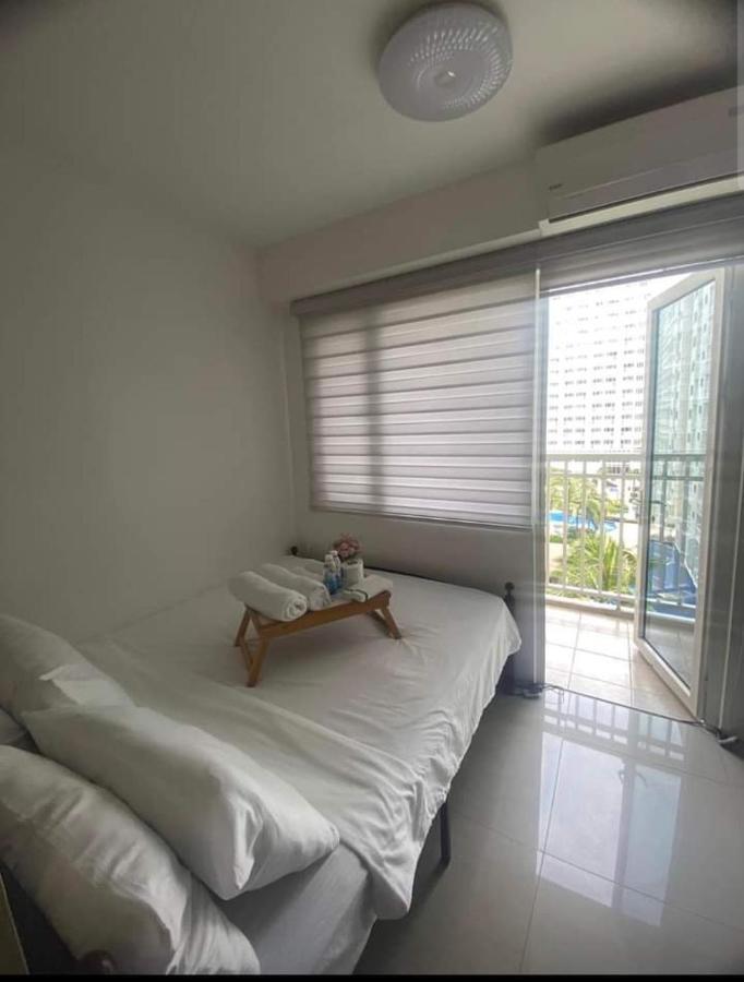Yhanz Z Sea Residences Pasay Exterior photo